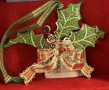 NEWBRIDGE HOLLY WITH BERRIES